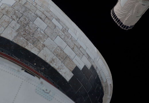 STS135-E-05141