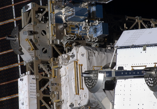 STS135-E-07374