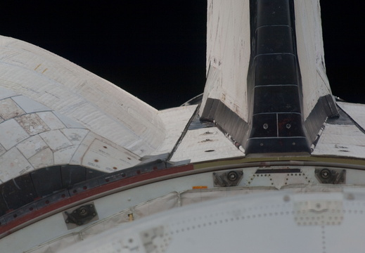 STS135-E-05146