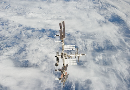 STS135-E-11905