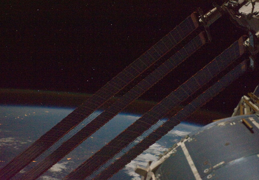 STS135-E-09039