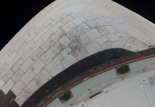 STS135-E-05152