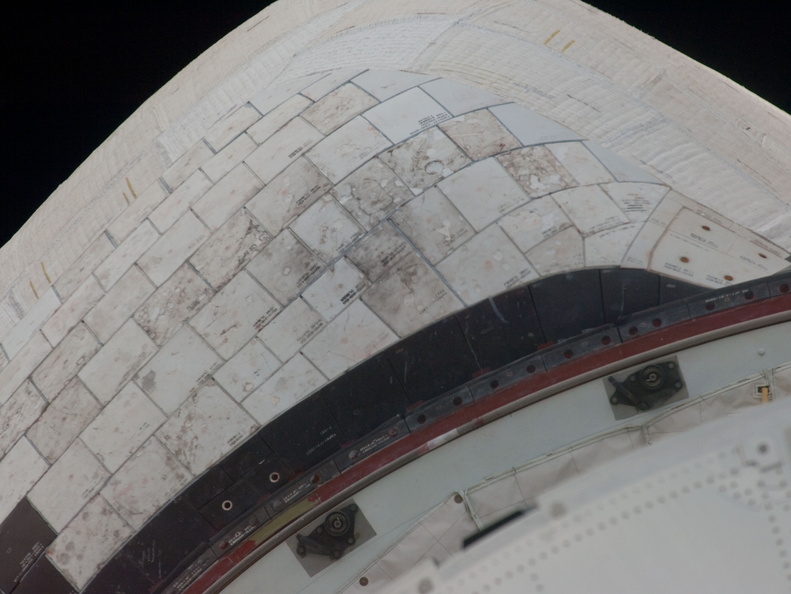 STS135-E-05152