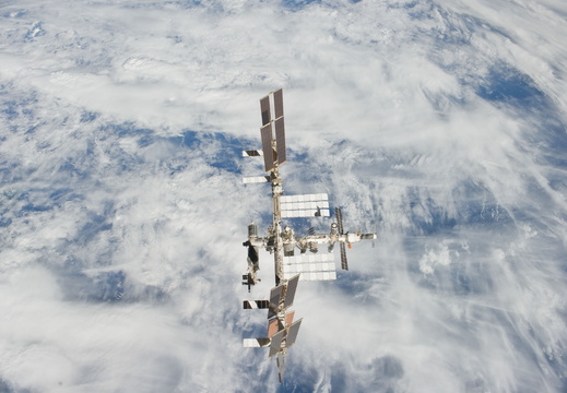 STS135-E-11906