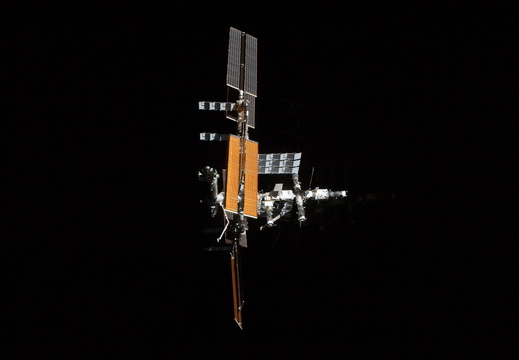 STS135-E-11951