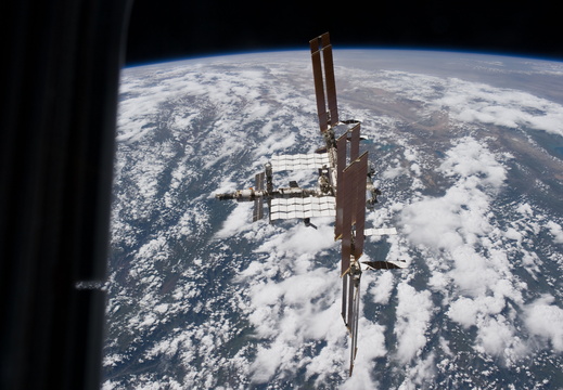 STS135-E-11889