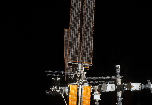 STS135-E-11940