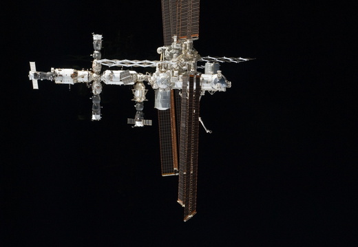 STS135-E-11852