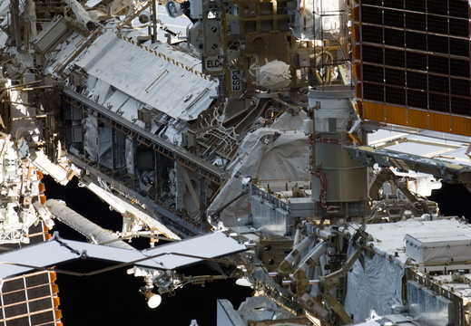 STS135-E-11196