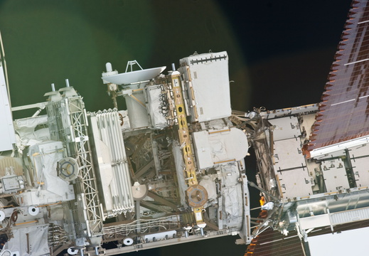 STS135-E-06924