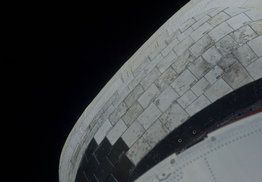 STS135-E-05106