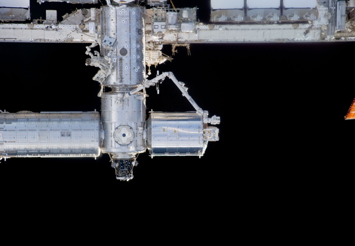 STS135-E-06721