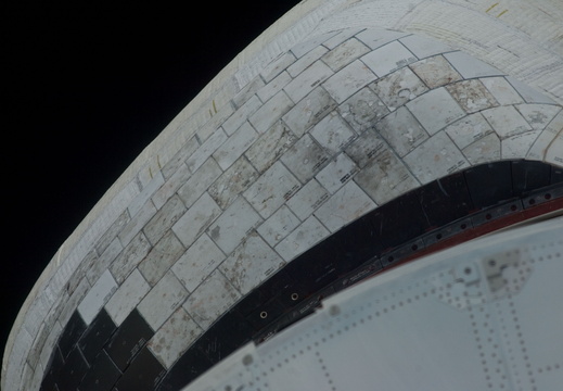 STS135-E-05104