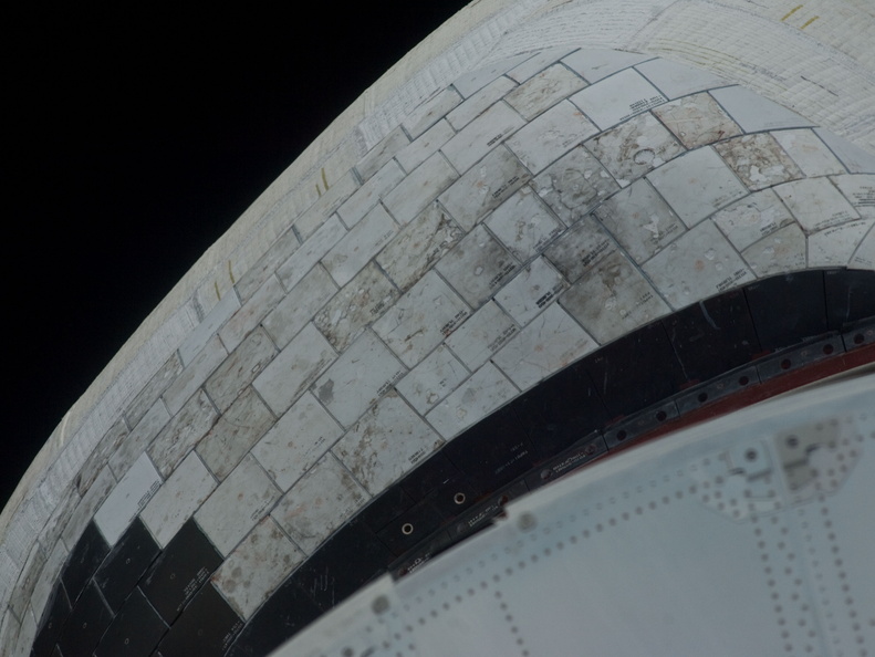 STS135-E-05104