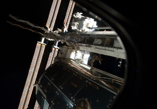 STS135-E-09100