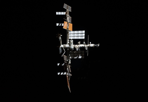 STS135-E-11966