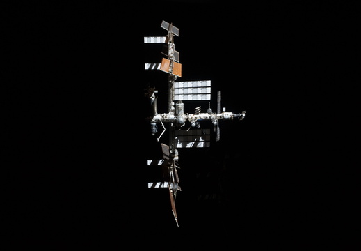 STS135-E-11968