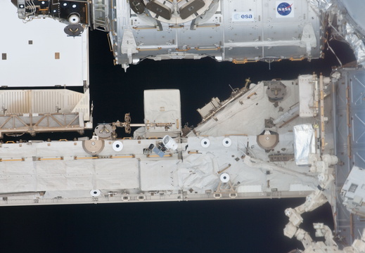 STS135-E-06904