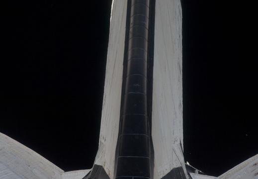 STS135-E-05083