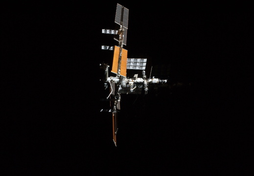 STS135-E-11958