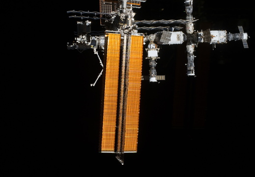 STS135-E-11936