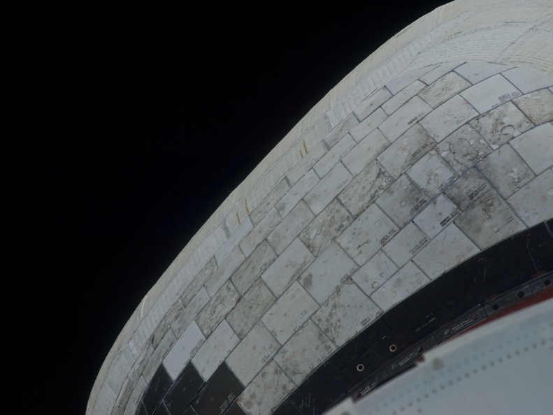 STS135-E-05103