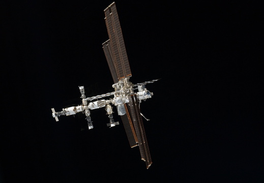 STS135-E-11847