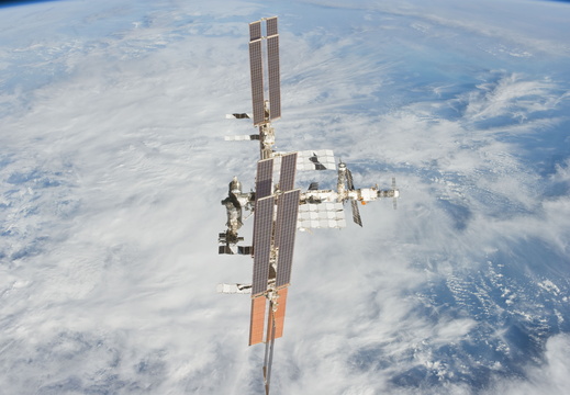 STS135-E-11911