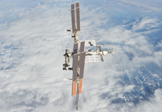 STS135-E-11910
