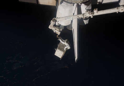 STS135-E-07513