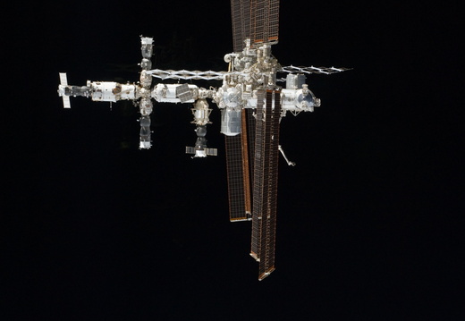 STS135-E-11854