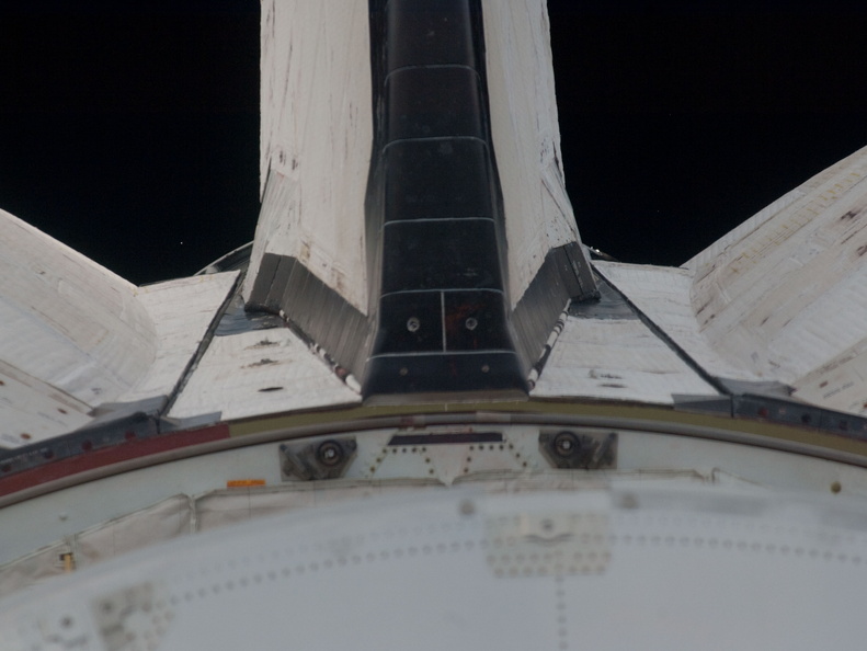 STS135-E-05145
