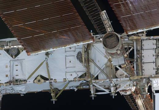 STS135-E-06897