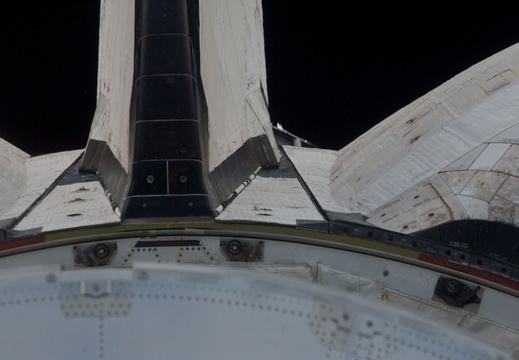 STS135-E-05086