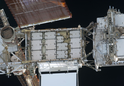 STS135-E-06899