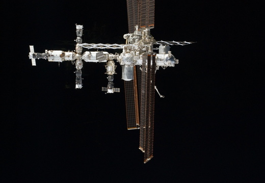STS135-E-11853