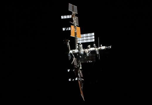STS135-E-11961