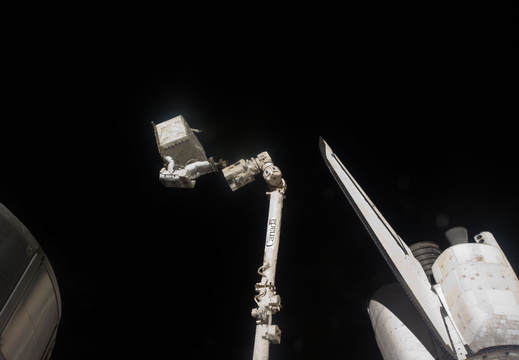 STS135-E-07505