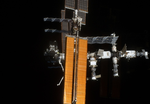STS135-E-11944