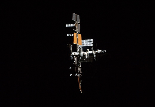 STS135-E-11960