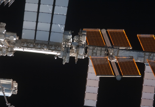 STS135-E-06795