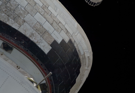 STS135-E-05095