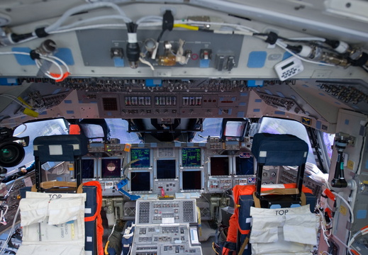 STS135-E-06252