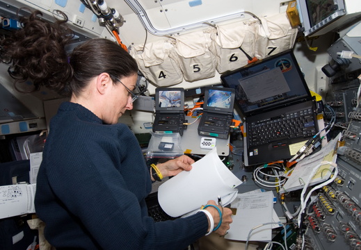 STS133-E-08295