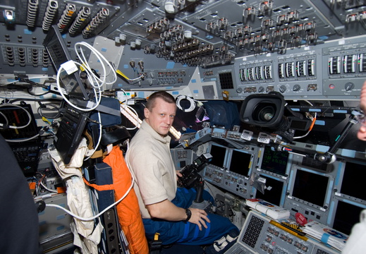 STS133-E-07925