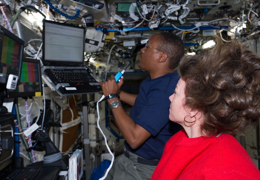 STS133-E-06708
