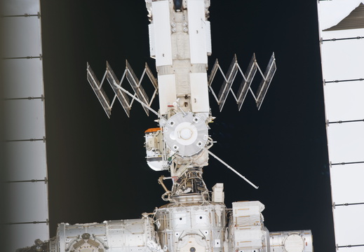 STS133-E-06408