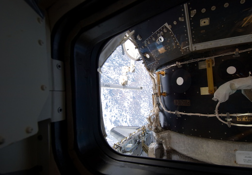 STS133-E-07926