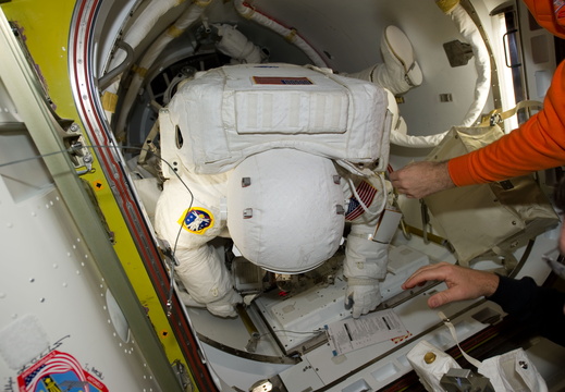 STS133-E-08585