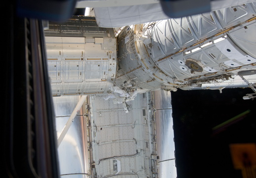 STS132-E-09072